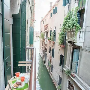 https://san-marco-romantic-dream.hotelslidodijesolo.com